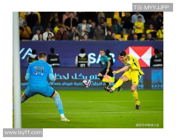 慢动作回放中感受足球巨星的每一次触球与激情瞬间